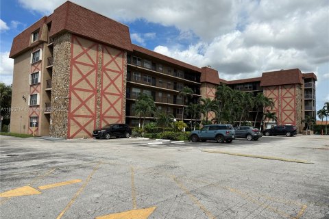 Copropriété à louer à Hialeah, Floride: 2 chambres, 79.15 m2 № 1933070 - photo 1
