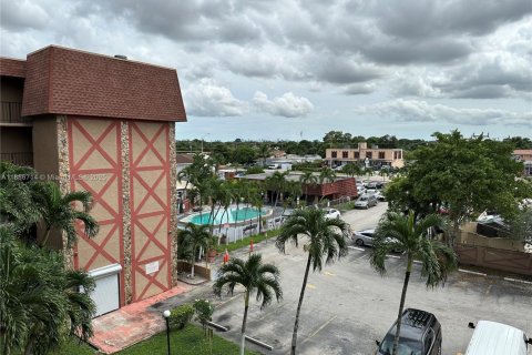 Copropriété à louer à Hialeah, Floride: 2 chambres, 79.15 m2 № 1933070 - photo 2