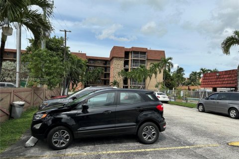 Copropriété à louer à Hialeah, Floride: 2 chambres, 79.15 m2 № 1933070 - photo 6