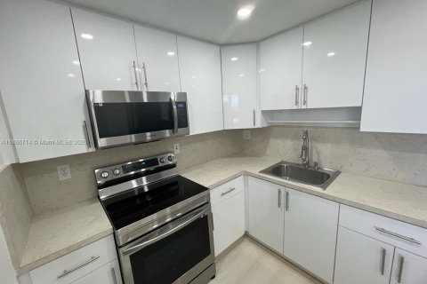 Copropriété à louer à Hialeah, Floride: 2 chambres, 79.15 m2 № 1933070 - photo 10