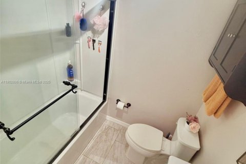 Снять в аренду виллу или дом в Лихай-Эйкерс, Флорида 3 спальни, 138.33м2, № 1958341 - фото 9