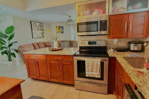 Снять в аренду виллу или дом в Лихай-Эйкерс, Флорида 3 спальни, 138.33м2, № 1958341 - фото 3