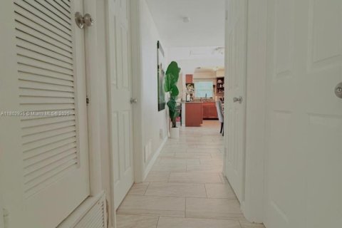 Снять в аренду виллу или дом в Лихай-Эйкерс, Флорида 3 спальни, 138.33м2, № 1958341 - фото 5