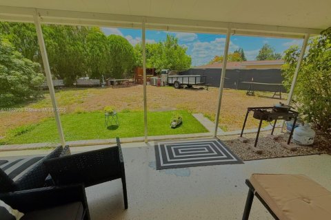 Снять в аренду виллу или дом в Лихай-Эйкерс, Флорида 3 спальни, 138.33м2, № 1958341 - фото 11