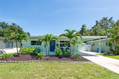 Casa en venta en Saint Petersburg, Florida, 2 dormitorios, 95.41 m2 № 1791391 - foto 1