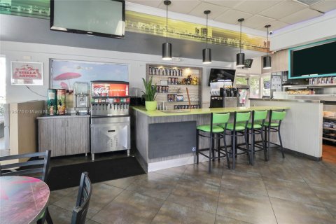 Купить коммерческую недвижимость в Помпано-Бич, Флорида № 2034213 - фото 18