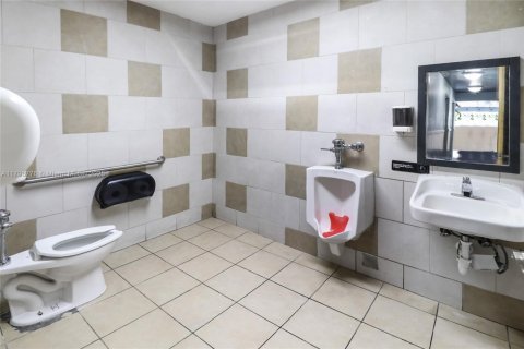 Купить коммерческую недвижимость в Помпано-Бич, Флорида № 2034213 - фото 26