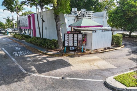 Купить коммерческую недвижимость в Помпано-Бич, Флорида № 2034213 - фото 29