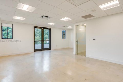 Купить коммерческую недвижимость в Майами, Флорида № 2034607 - фото 9