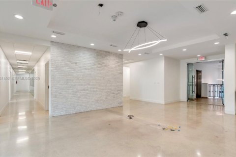 Купить коммерческую недвижимость в Майами, Флорида № 2034607 - фото 12