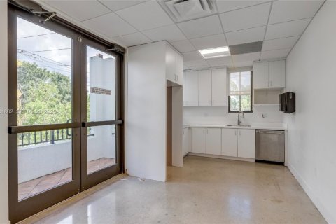 Купить коммерческую недвижимость в Майами, Флорида № 2034607 - фото 8