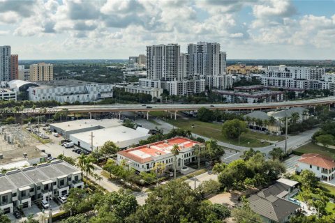 Купить коммерческую недвижимость в Майами, Флорида № 2034607 - фото 3