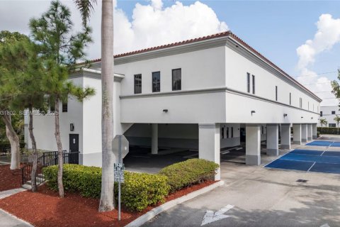 Купить коммерческую недвижимость в Майами, Флорида № 2034607 - фото 2