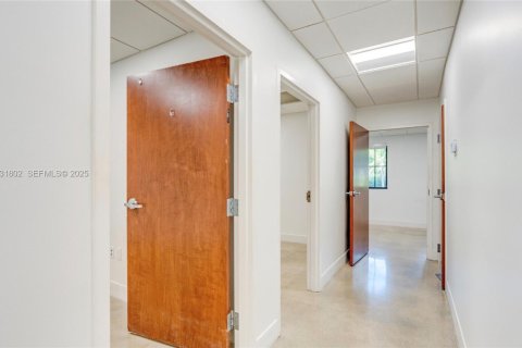 Купить коммерческую недвижимость в Майами, Флорида № 2034607 - фото 14