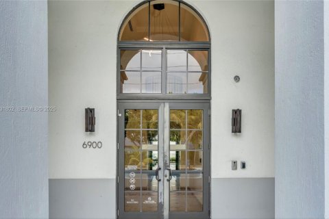 Купить коммерческую недвижимость в Майами, Флорида № 2034607 - фото 18