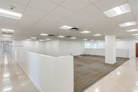 Купить коммерческую недвижимость в Майами, Флорида № 2034607 - фото 6