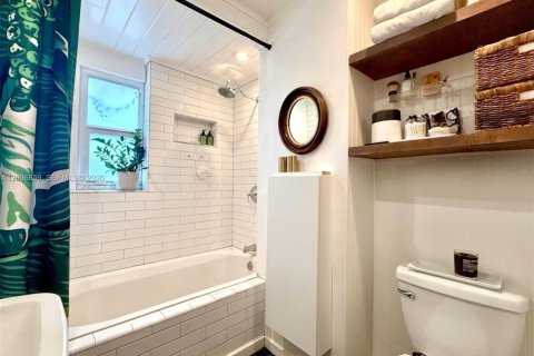 Купить виллу или дом в Майами, Флорида 3 спальни, 90.12м2, № 2087080 - фото 18