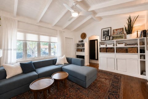 Купить виллу или дом в Майами, Флорида 3 спальни, 90.12м2, № 2087080 - фото 6