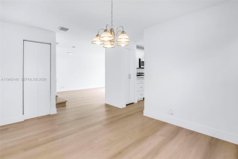 Villa ou maison à vendre à Miramar, Floride: 5 chambres, 242.2 m2 № 2001298 - photo 17