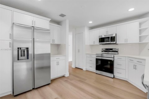 Villa ou maison à vendre à Miramar, Floride: 5 chambres, 242.2 m2 № 2001298 - photo 9