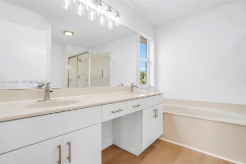 Villa ou maison à vendre à Miramar, Floride: 5 chambres, 242.2 m2 № 2001298 - photo 29