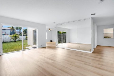 Villa ou maison à vendre à Miramar, Floride: 5 chambres, 242.2 m2 № 2001298 - photo 12