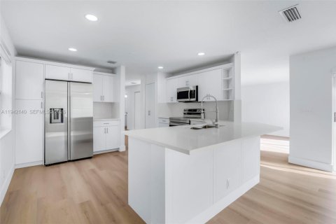 Villa ou maison à vendre à Miramar, Floride: 5 chambres, 242.2 m2 № 2001298 - photo 8