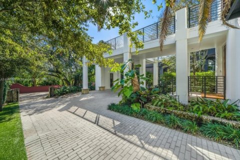 House in Miami, Florida 5 bedrooms, 380.99 sq.m. № 1977095 - photo 3