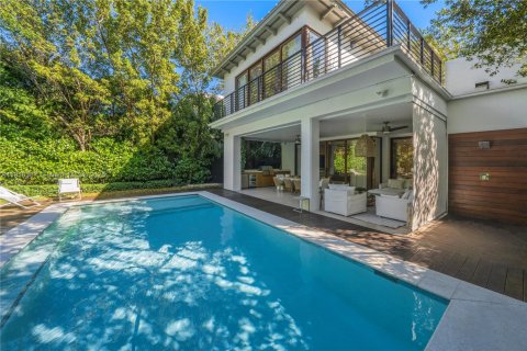 House in Miami, Florida 5 bedrooms, 380.99 sq.m. № 1977095 - photo 24