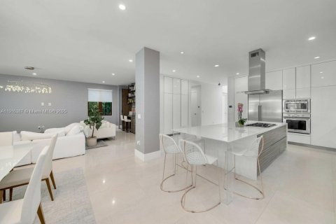 House in Miami, Florida 5 bedrooms, 380.99 sq.m. № 1977095 - photo 17