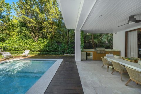 House in Miami, Florida 5 bedrooms, 380.99 sq.m. № 1977095 - photo 29