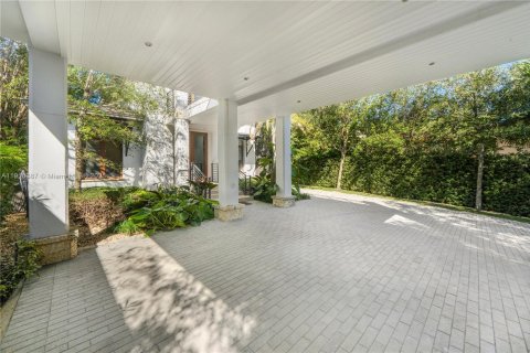 House in Miami, Florida 5 bedrooms, 380.99 sq.m. № 1977095 - photo 4