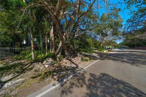 House in Miami, Florida 5 bedrooms, 380.99 sq.m. № 1977095 - photo 6