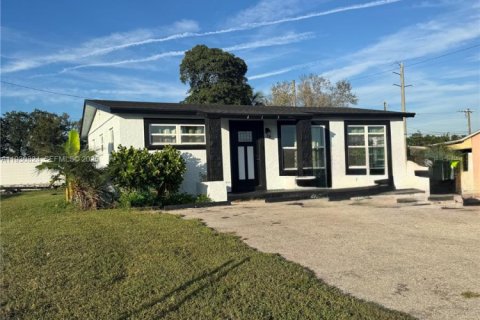 Villa ou maison à vendre à South Bay, Floride: 3 chambres, 119.1 m2 № 1989950 - photo 4