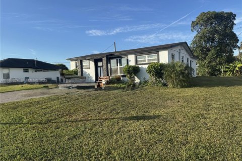 Villa ou maison à vendre à South Bay, Floride: 3 chambres, 119.1 m2 № 1989950 - photo 3