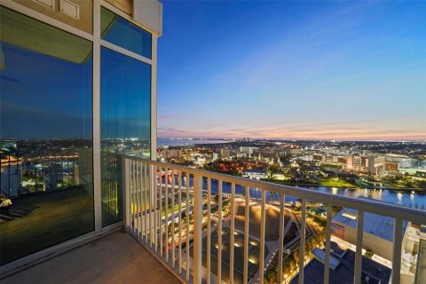 Condo in Tampa, Florida, 2 bedrooms  № 1733440 - photo 2