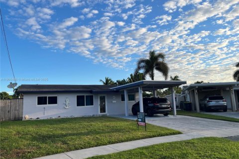 Villa ou maison à vendre à Dania Beach, Floride: 3 chambres, 144.93 m2 № 1965869 - photo 2