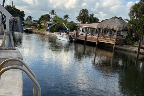 House in Dania Beach, Florida 3 bedrooms, 144.93 sq.m. № 1965869 - photo 29