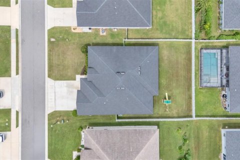 House in Lakeland, Florida 4 bedrooms, 215.35 sq.m. № 1911403 - photo 12