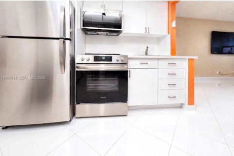 Condominio en venta en Hollywood, Florida, 2 dormitorios, 104.05 m2 № 2030283 - foto 9