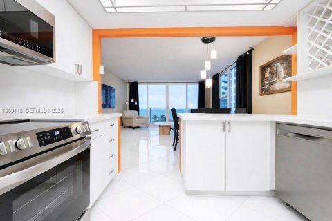 Condominio en venta en Hollywood, Florida, 2 dormitorios, 104.05 m2 № 2030283 - foto 8