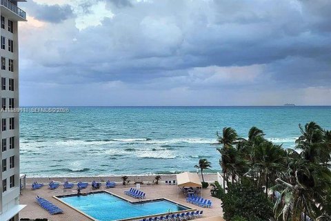 Condominio en venta en Hollywood, Florida, 2 dormitorios, 104.05 m2 № 2030283 - foto 2