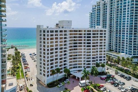 Condominio en venta en Hollywood, Florida, 2 dormitorios, 104.05 m2 № 2030283 - foto 3