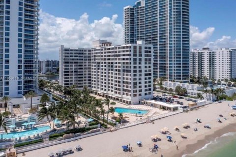 Condominio en venta en Hollywood, Florida, 2 dormitorios, 104.05 m2 № 2030283 - foto 20
