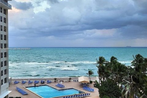 Condominio en venta en Hollywood, Florida, 2 dormitorios, 104.05 m2 № 2030283 - foto 4