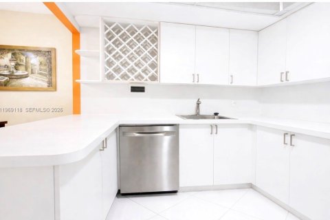 Condominio en venta en Hollywood, Florida, 2 dormitorios, 104.05 m2 № 2030283 - foto 10