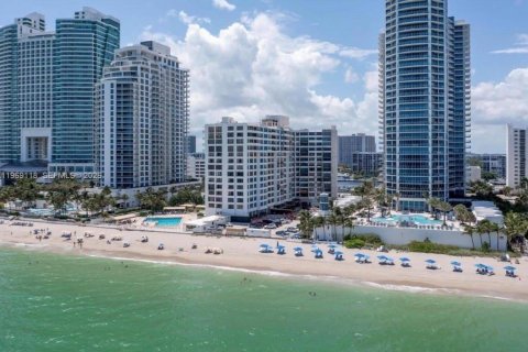 Condominio en venta en Hollywood, Florida, 2 dormitorios, 104.05 m2 № 2030283 - foto 15