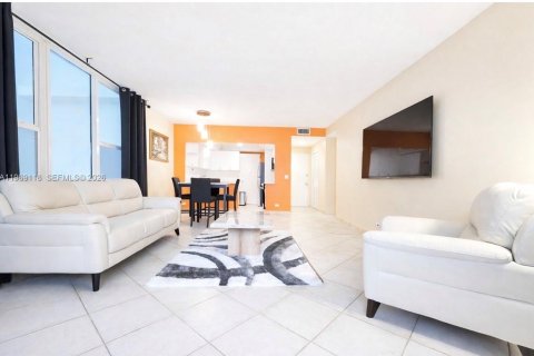Condominio en venta en Hollywood, Florida, 2 dormitorios, 104.05 m2 № 2030283 - foto 5