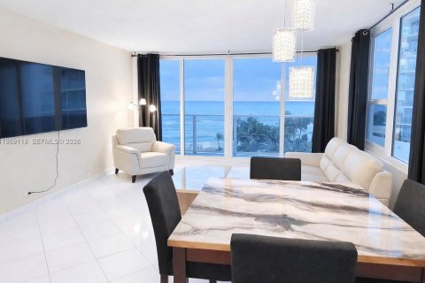 Condominio en venta en Hollywood, Florida, 2 dormitorios, 104.05 m2 № 2030283 - foto 6