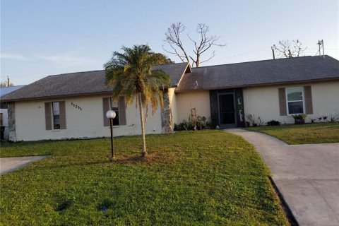 Propiedad comercial en Englewood, Florida 4 dormitorios, 187.29 m2 № 2107847